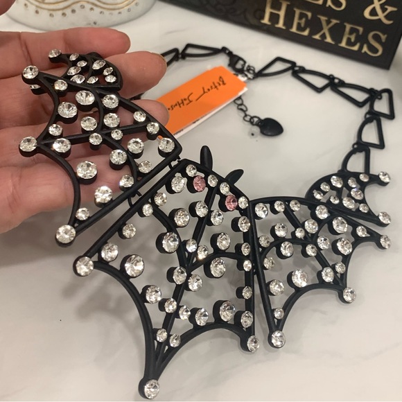 BETSEY JOHNSON Bat 🦇 Necklace NEW With Tags & Box - Picture 6 of 7